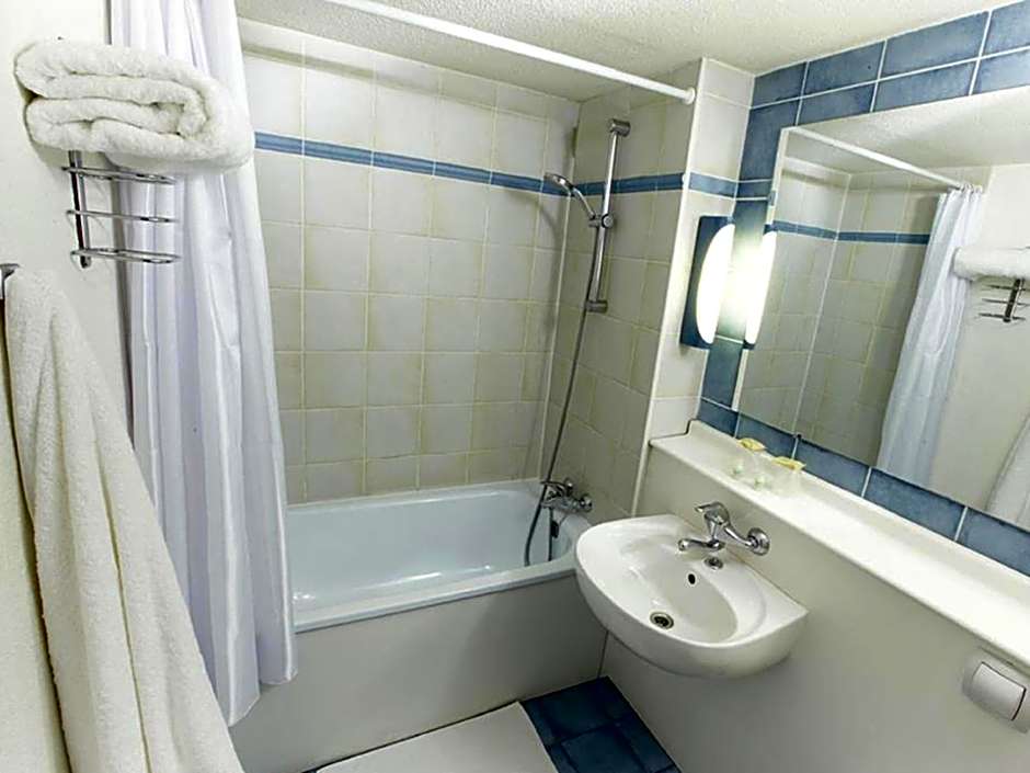 Kyriad Niort - La Creche