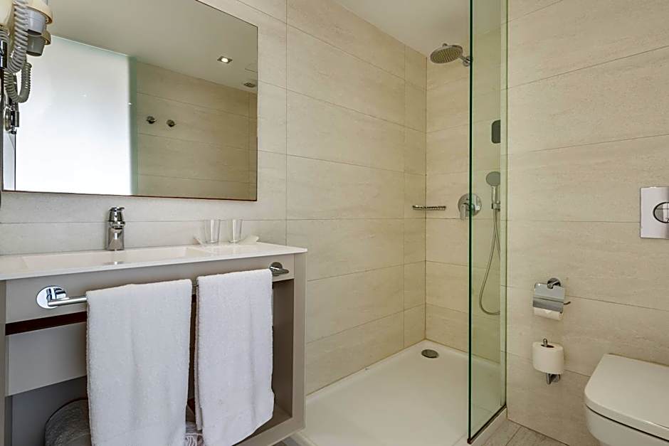 Kyrat Amarac - Adults Only