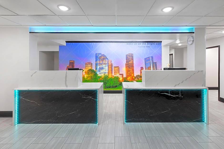 La Quinta Inn & Suites by Wyndham Houston Bush Iah South