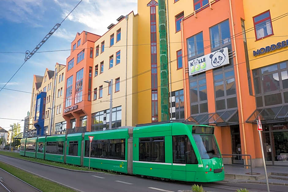 Maximilian Hotel & Apartments Weil am Rhein / Basel