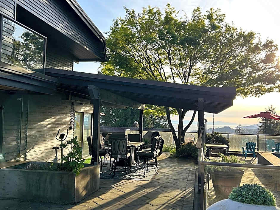 Cypress: Private Bedroom/Bathroom/Office, with Shared Pool, Hot tub