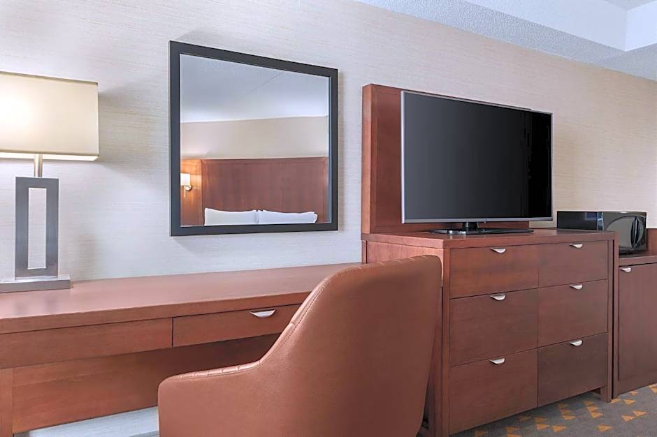 Holiday Inn Oakville Centre By IHG