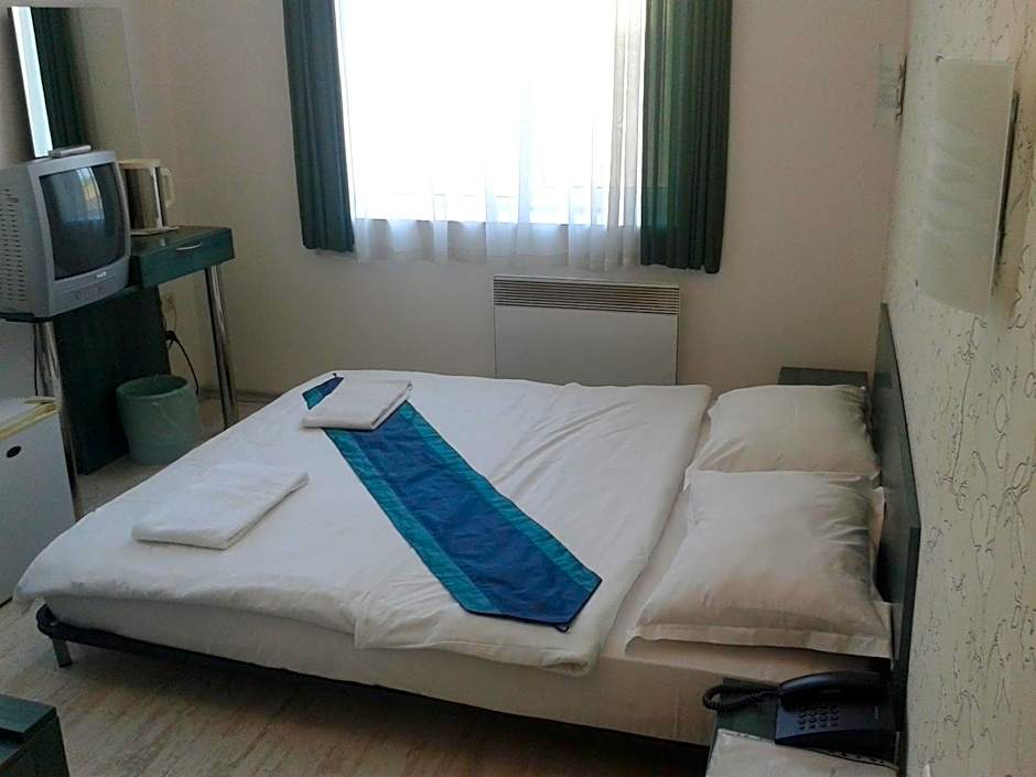 Scotty's Boutique Hotel