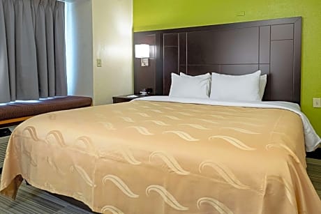1 King Bed, Nonsmoking