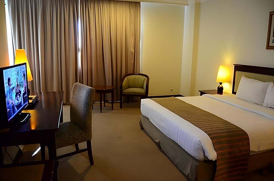 M - Regency Hotel
