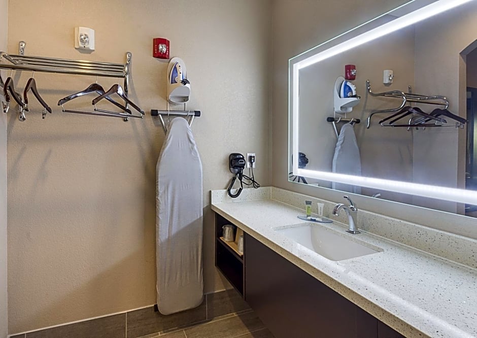 Econo Lodge Inn & Suites Houston
