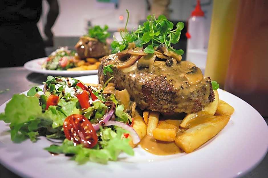 Parklands Motorlodge & Holiday Park