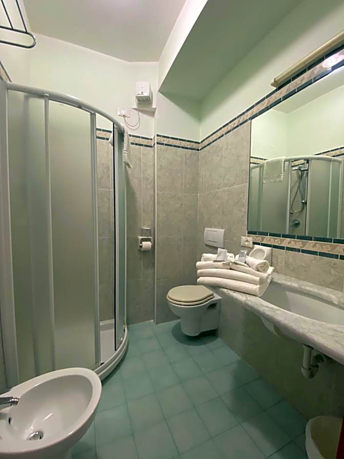 Hotel Plaza con piscina