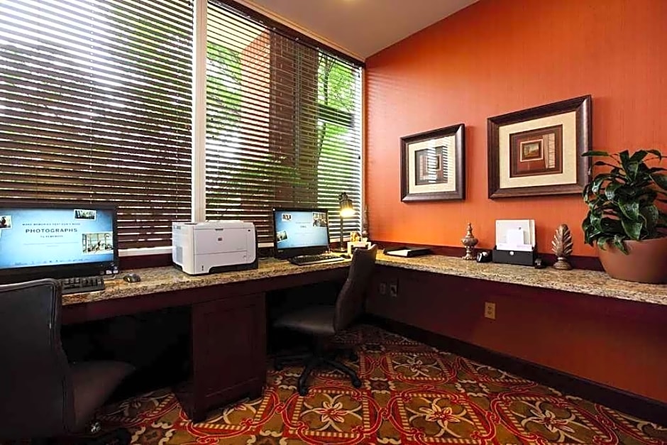 Hampton Inn & Suites Charlottesville at the University