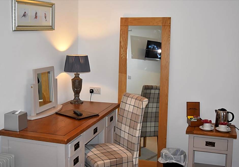 Three Horseshoes Country Inn