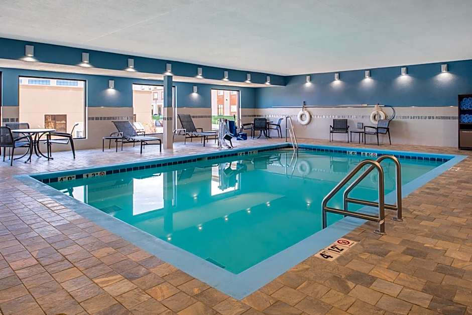 Holiday Inn Express Hotel & Suites Bismarck By IHG