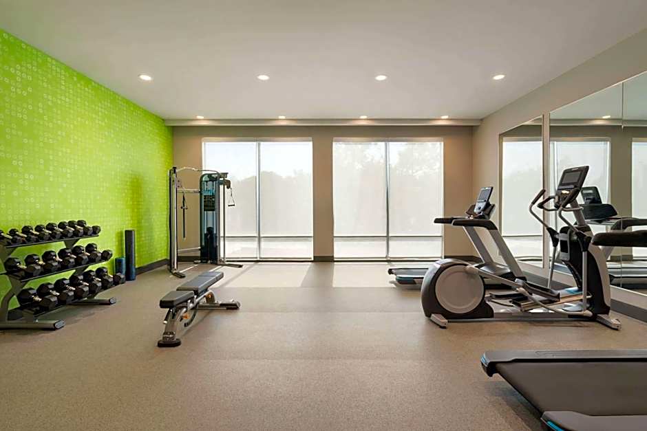 La Quinta Inn & Suites by Wyndham San Antonio Seaworld LAFB