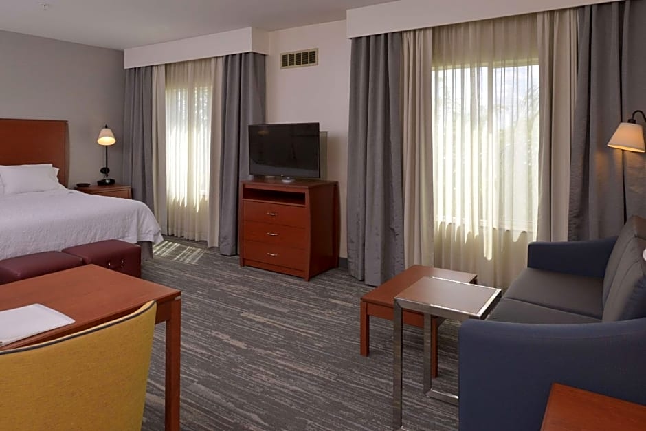 Hampton Inn By Hilton And Suites Bakersfield North-Airport