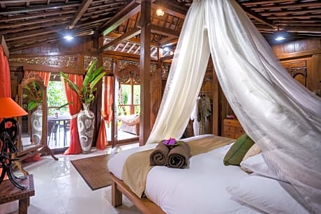 Deluxe Suite with Rainforest View