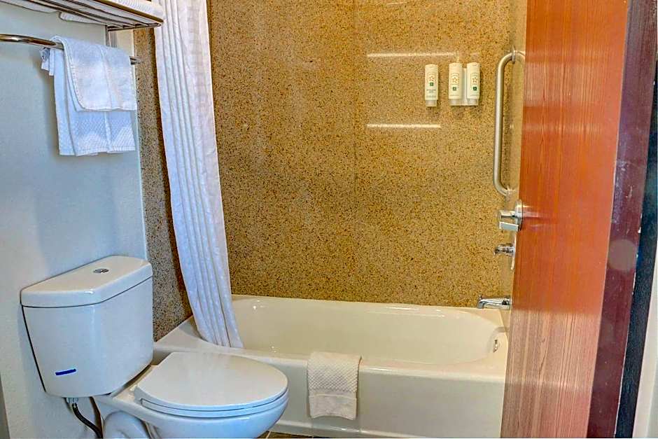 Quality Inn & Suites Roswell North
