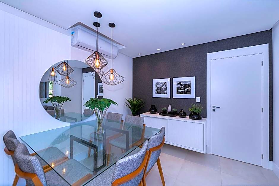 Adra 105 - Excelente apartamento no centro de Bombinhas - Rooftop com piscina e academia - À poucos metros da praia - (Consultar serviços de roupas de cama e banho)