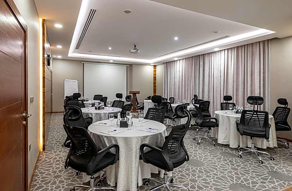Crown Rose Al Sahafa Hotel