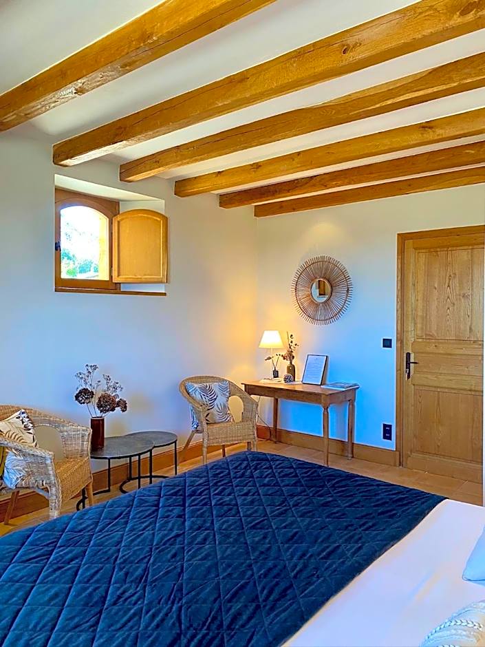 Domaine de Cazal - Chambres d'Hôtes avec piscine au cœur de 26 hectares de nature préservée