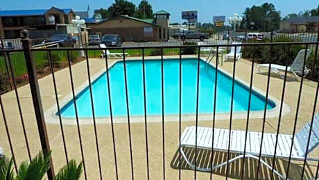 Xecutive Inn and Suites