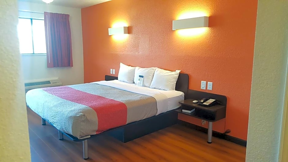 Motel 6-Columbus, OH - OSU