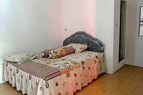 Rumah Panggung Guest House Syariah Mitra RedDoorz