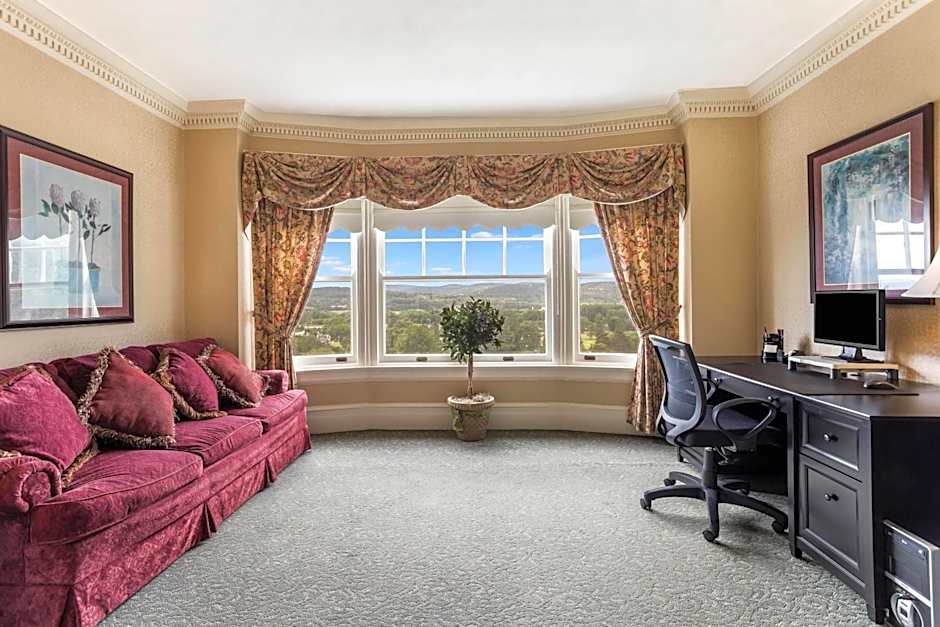Traditions Hotel & Spa Johnson City - Binghamton, an Ascend Collection Hotel