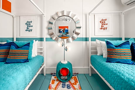 Standard Twin Room with Shared Bathroom