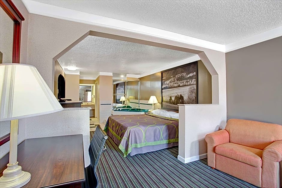 Super 8 by Wyndham Knoxville East