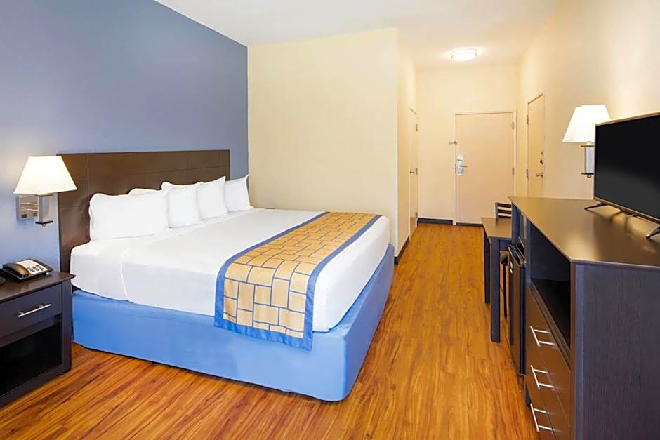 Days Inn by Wyndham Macon I-75 North