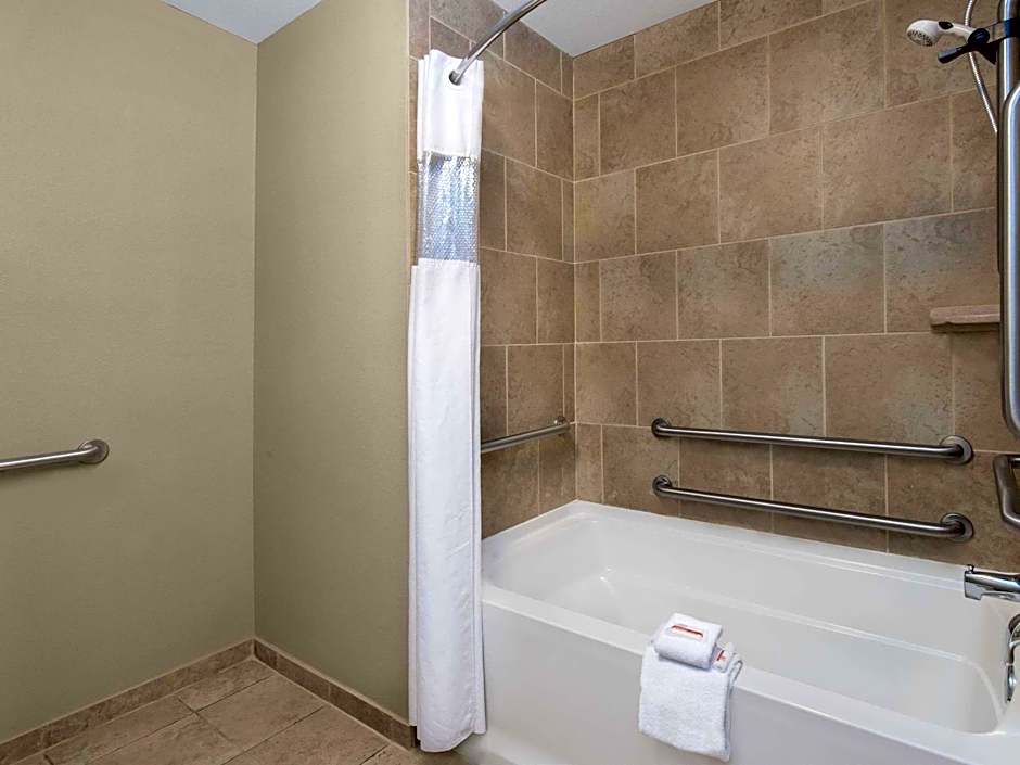 Baymont by Wyndham Minot