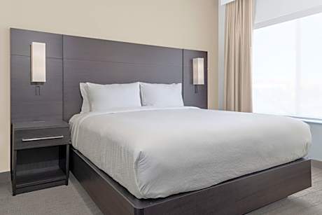 One-Bedroom King Suite with Sofa Bed and Roll-in Shower - Mobility Accessible