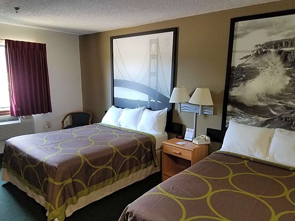 Super 8 by Wyndham Houghton Lake