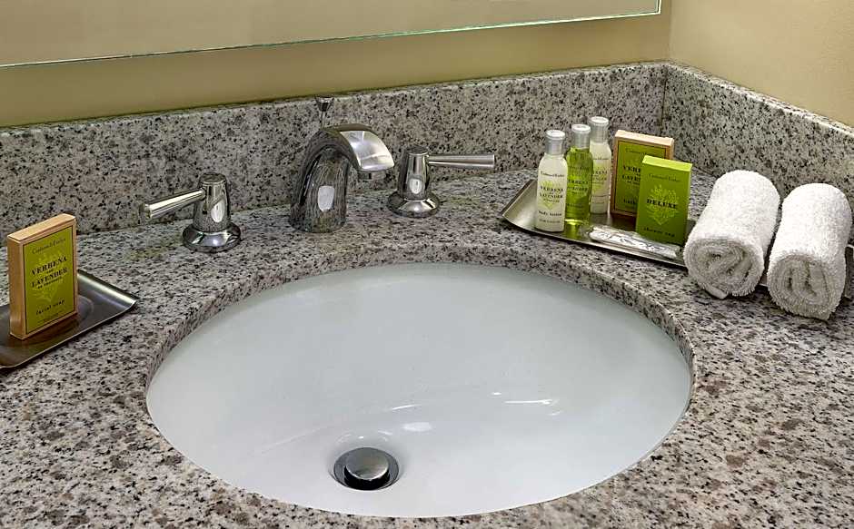 DoubleTree by Hilton Cape Cod - Hyannis