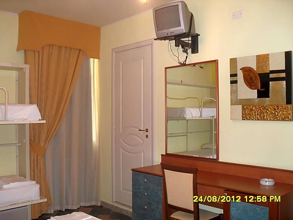 Photo 1 of 6 of Quadruple Room