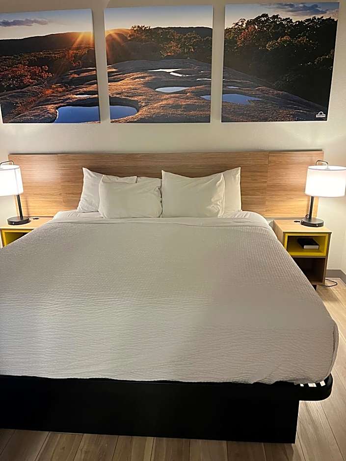 Days Inn by Wyndham Hutchinson