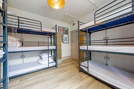 Private 6-Person Room