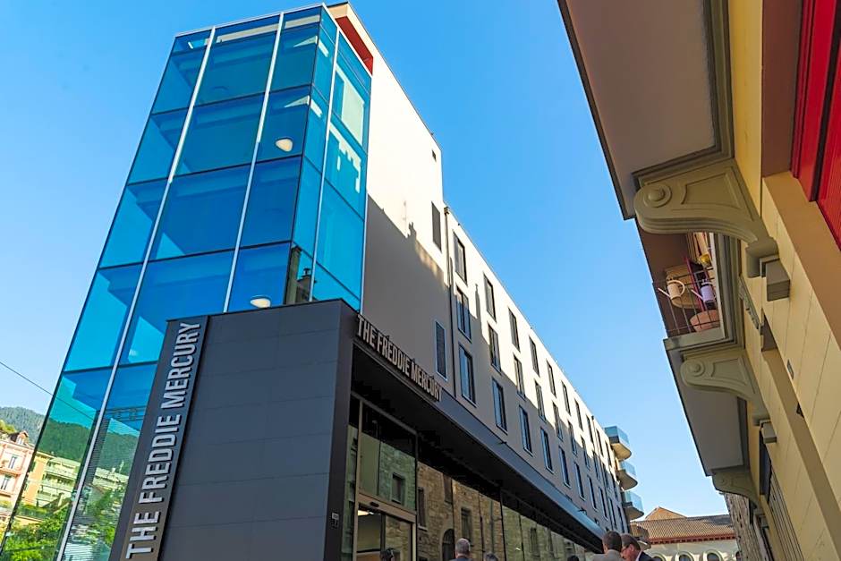 "The Freddie Mercury" Hotel