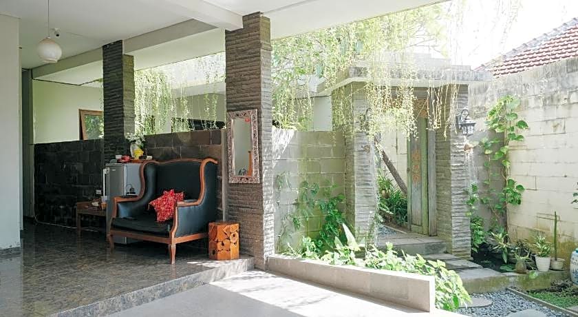 OYO 2438 D'Tamblingan Guesthouse