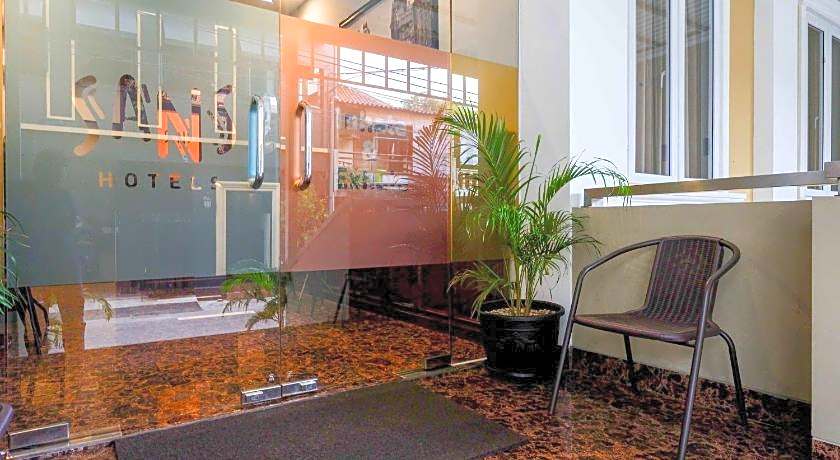 SANS Hotel Empress Simpang Lima