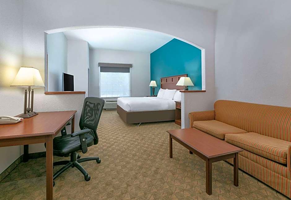 Baymont Inn & Suites by Wyndham Glen Rose
