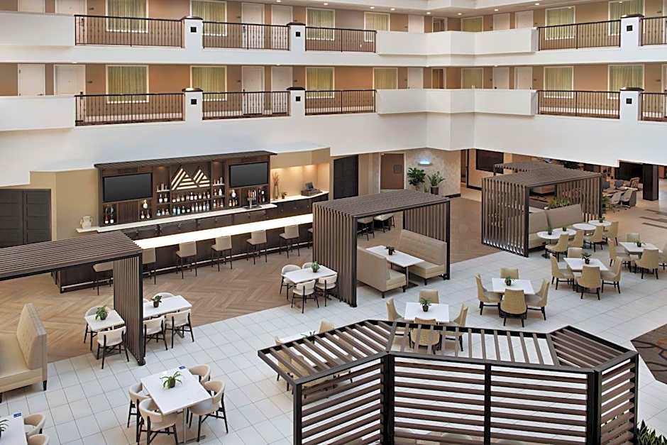 Embassy Suites By Hilton Hotel La Quinta, Ca