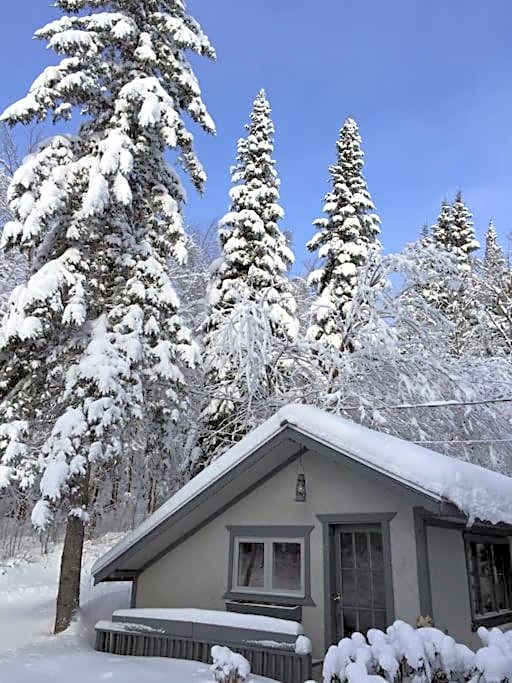 Ty-Llyn - Lakeside Spa Retreat