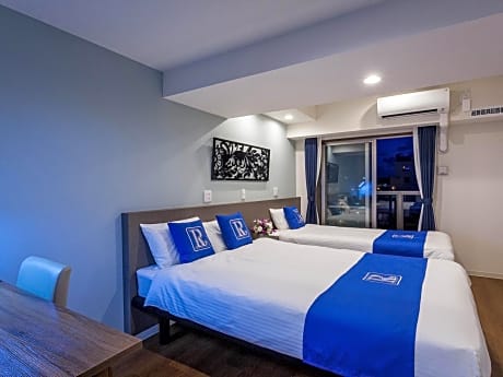 Premier Condo Large Twin Room - Non-Smoking