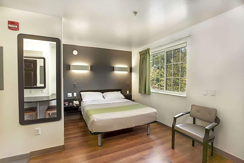 Studio 6-East Brunswick, NJ - NYC Area