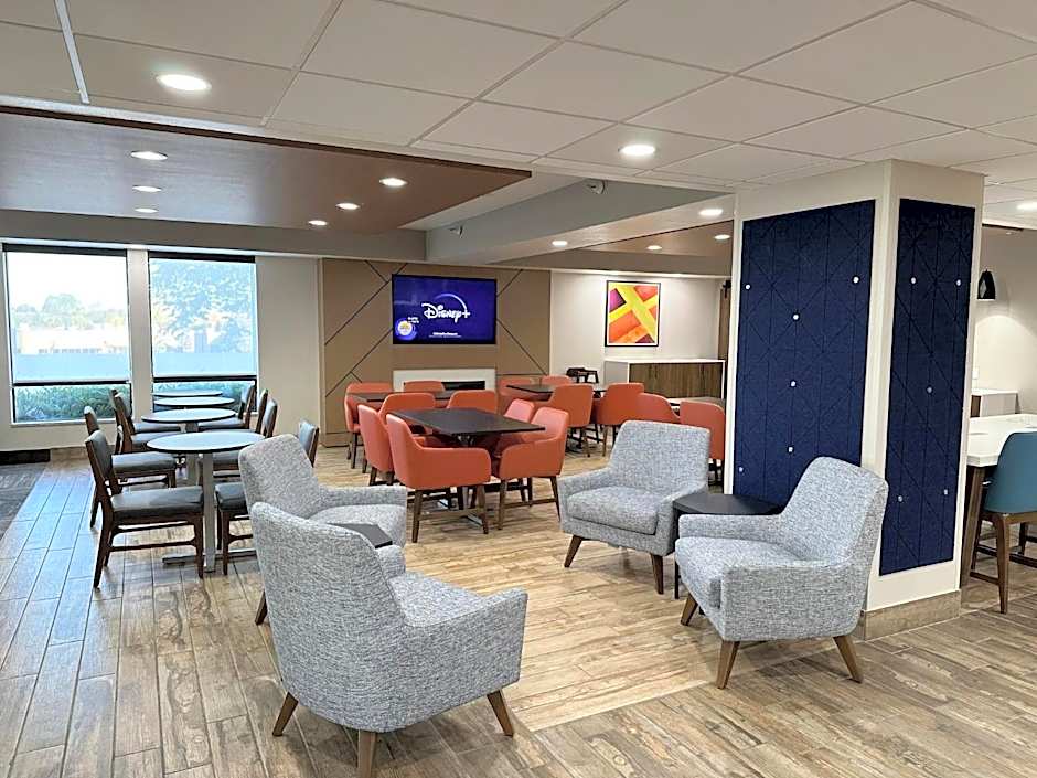 Holiday Inn Express & Suites Eden Prairie  Minneapolis By IHG