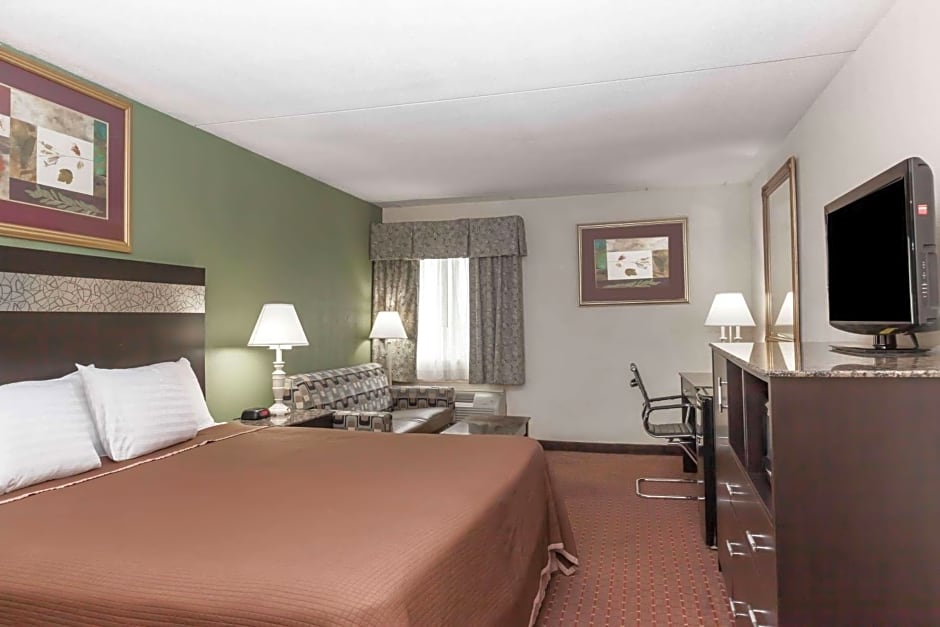 Howard Johnson by Wyndham Newark Airport