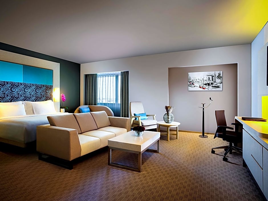 Photo 1 of 3 of Executive 1 King Bed Suite, Bathtub