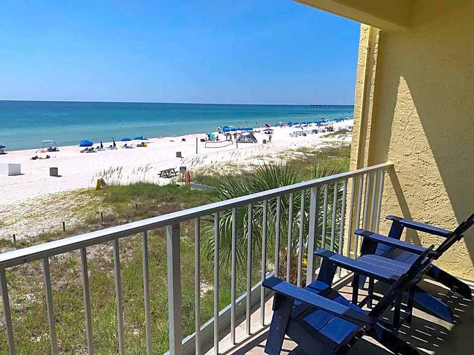 Sandy Bottoms Beachfront Studio On The Sand