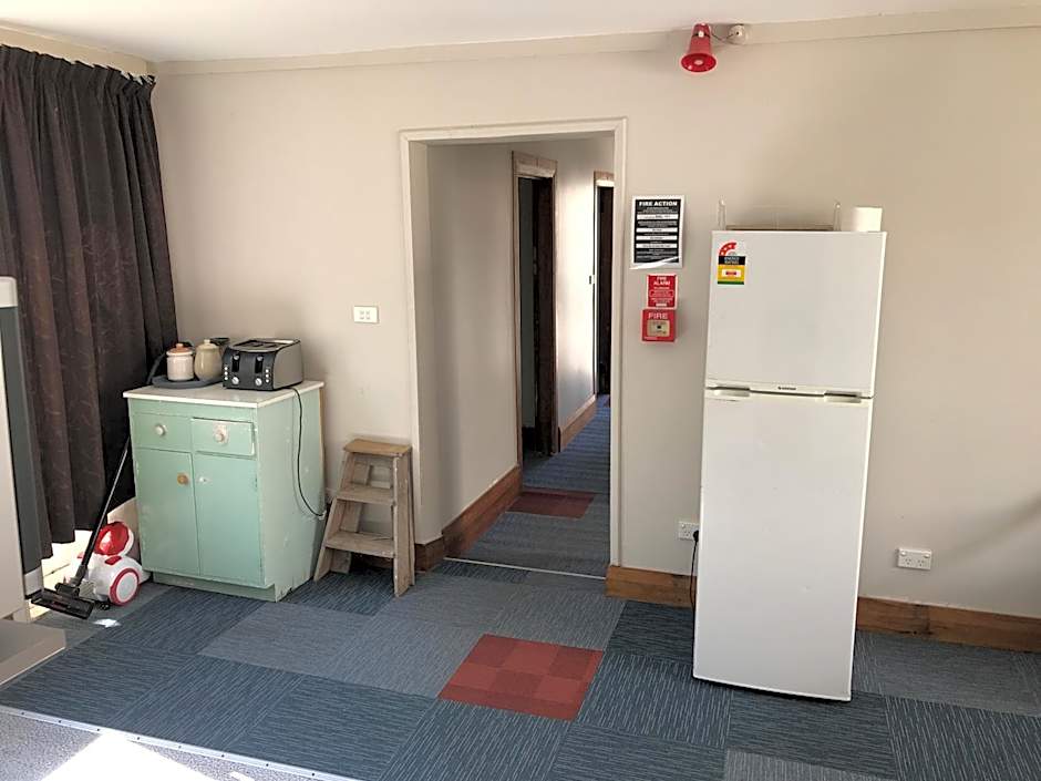 Te Puia Hot Springs Hotel