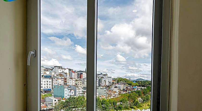 Hoang Minh Chau Ba Trieu